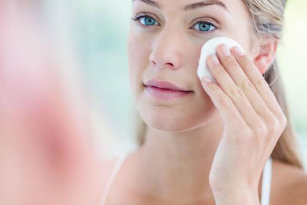 EL AGUA MICELAR: UN IMPRESCINDIBLE PARA EL CUIDADO DIARIO DE LA PIEL