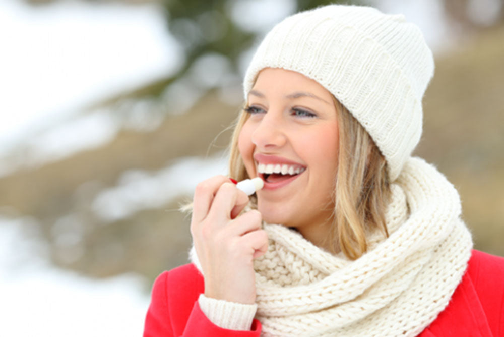 cuidado de labios en invierno, hidratación labios. stick labial